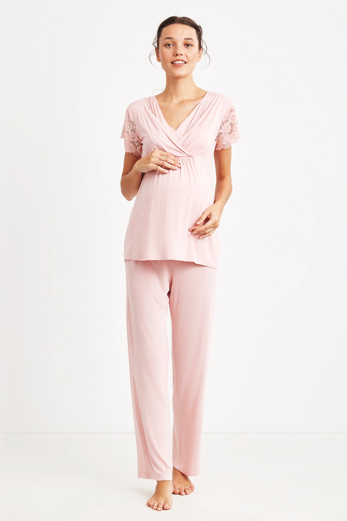 CATHERINES yumuşak dokulu hamile pijama takımı, rahat ve şık pembe renkli çift kişilik uyku kıyafeti.