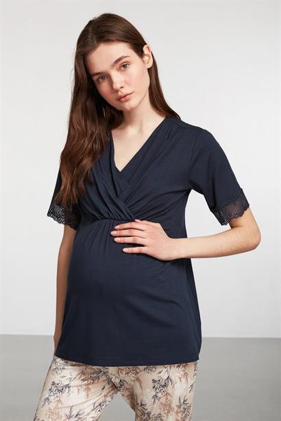 Catherine's çiçek desenli hamile pijama takımı, rahat uyum sağlayan ve yumuşak kumaştan hamile kadınlar için ideal pijama seti