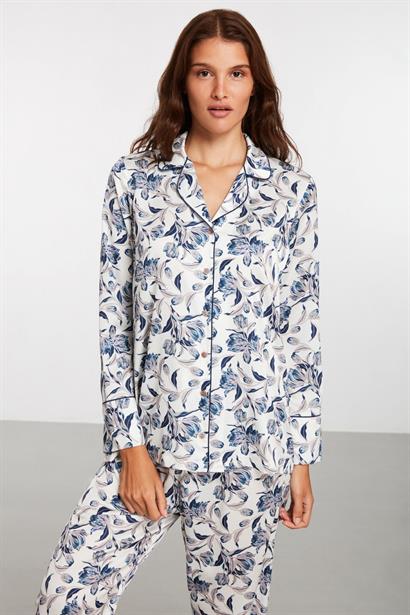 PENYEMOOD çiçek desenli saten pijama takımı, rahat uyku ve şık görünüm sağlayan kadın pijama seti.