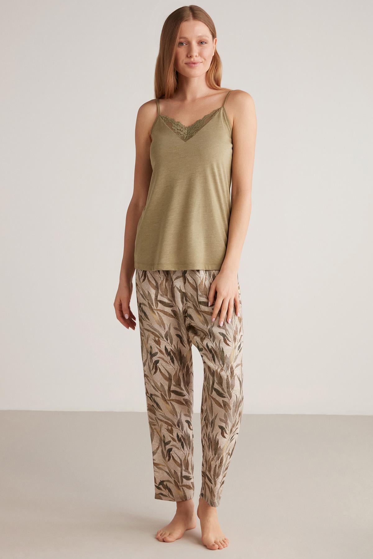 Penye Mood Comfortlux üçlü pijama takımı, yumuşak ve rahat pamuklu kadın pijama seti, iç göstermez, uyku ve ev kıyafeti için.