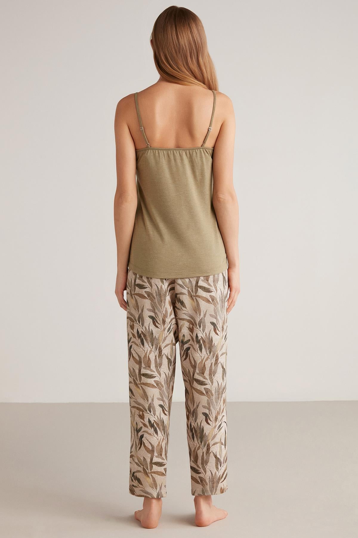 Penye Mood Comfortlux üçlü pijama takımı, yumuşak dokulu ve rahat uyku için uygun, pastel renkli görünüm.