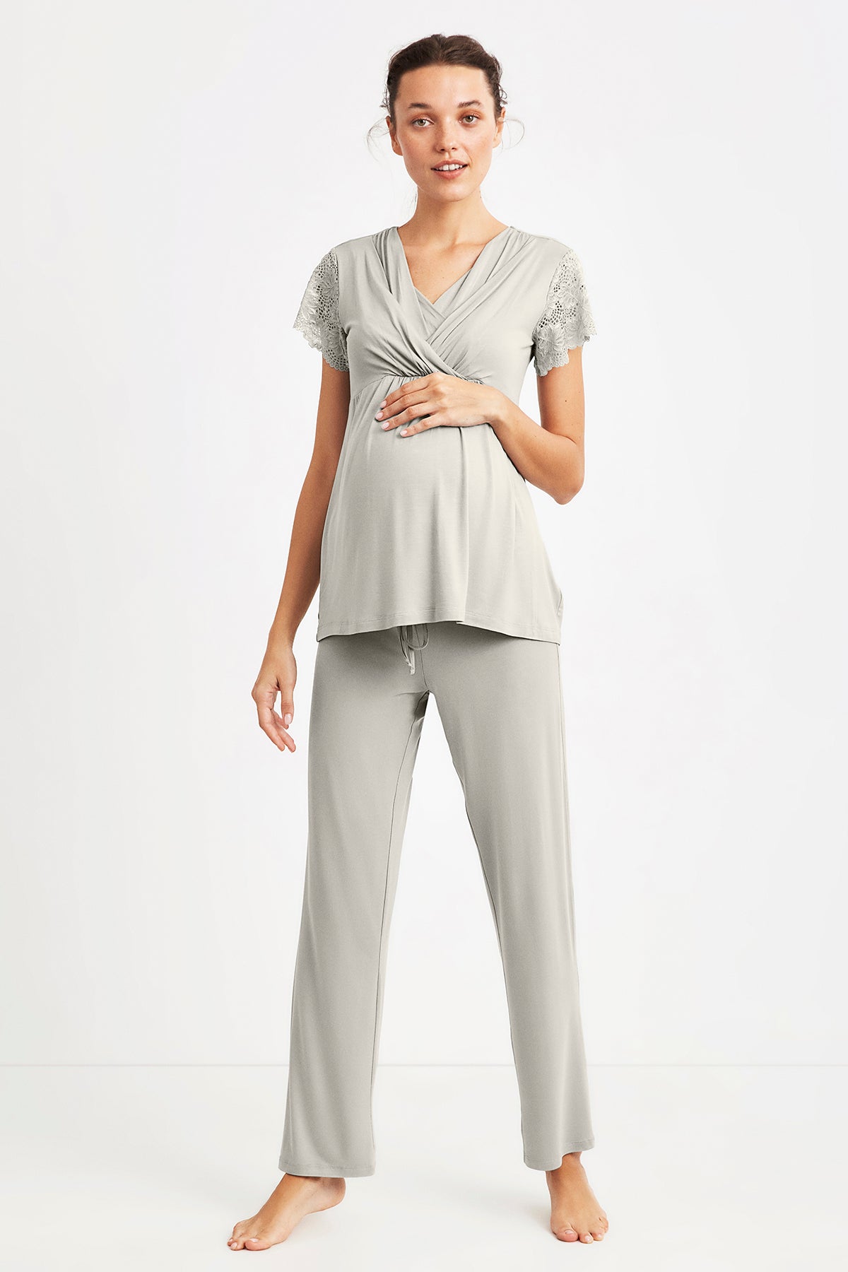 CATHERINES markalı yumuşak dokulu hamile pijama takımı, açık yeşil renkli rahat ve şık iç giyim seti.